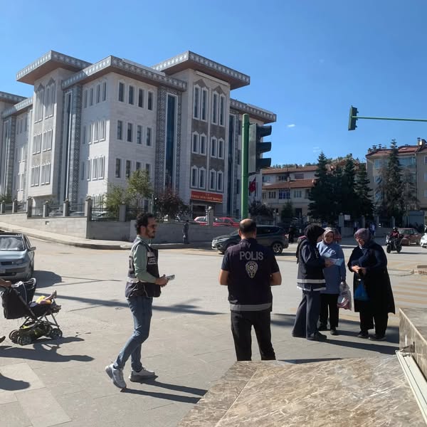 Tosya’da Emniyeti Vatandaşları Dolandırıcılara Karşı Uyardı (4)