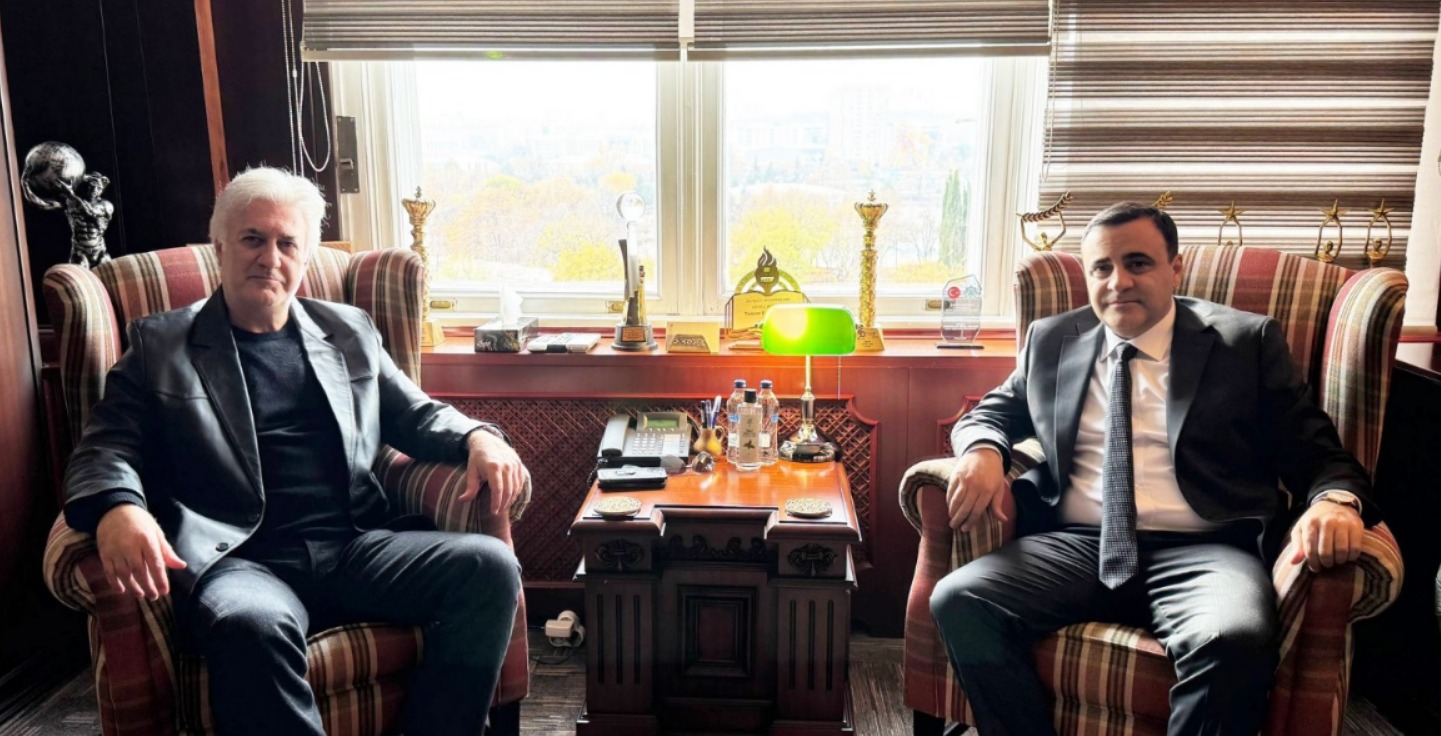 Azerbaycan Oyunları Türkiye Tiyatrolarında Sahnelenecek (2)