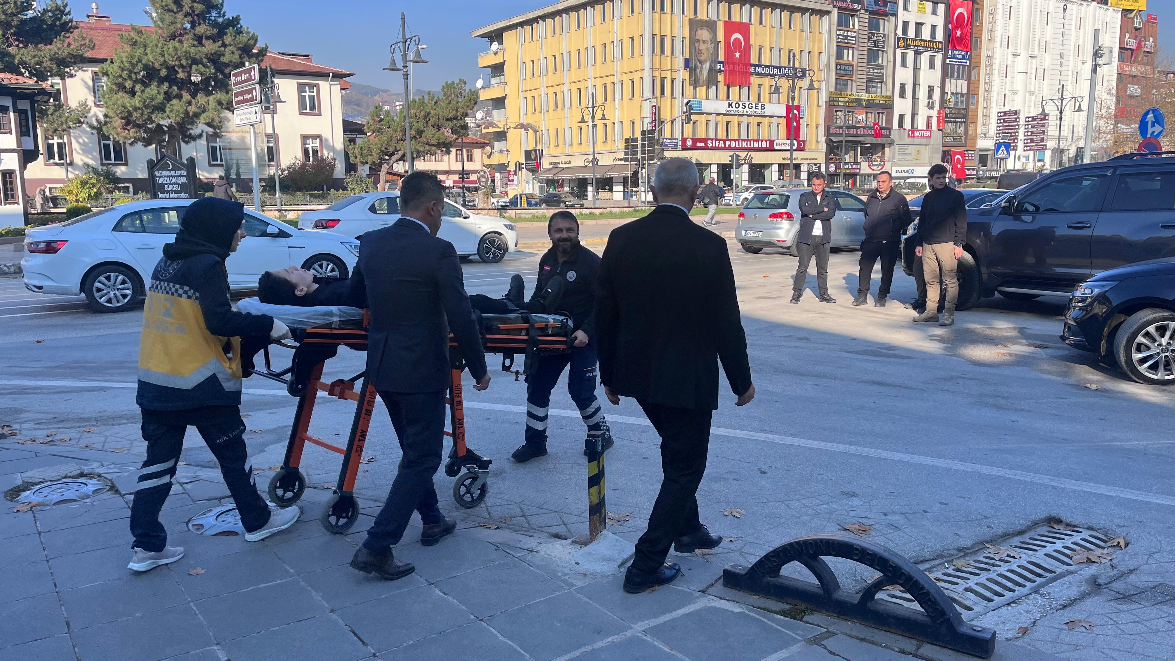 Kastamonu'da 10 Kasım töreninde panik anları: Öğrenci bayıldı!