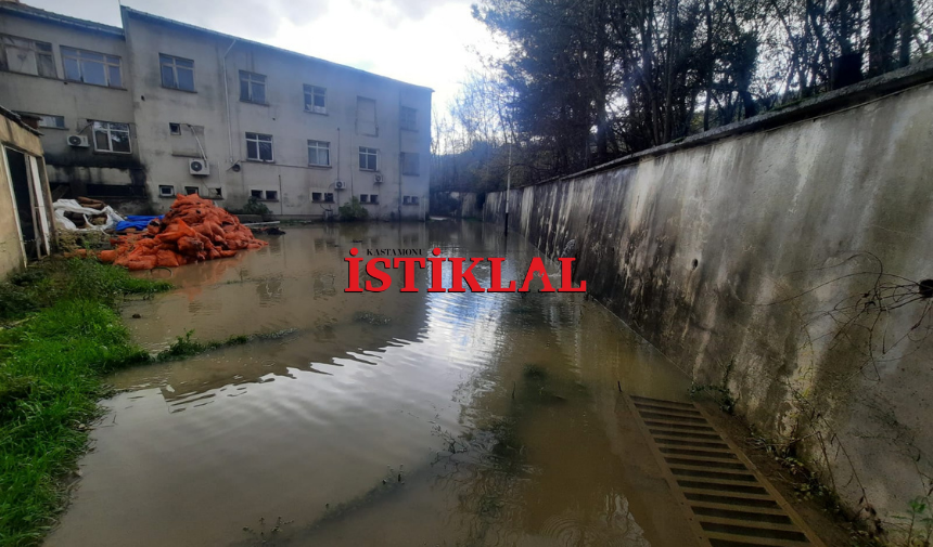 Cide Tsm Binası Sular Altında Kaldı (2)
