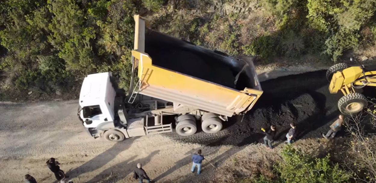 Cide’nin Köyü Sıcak Asfaltla Buluştu (2)