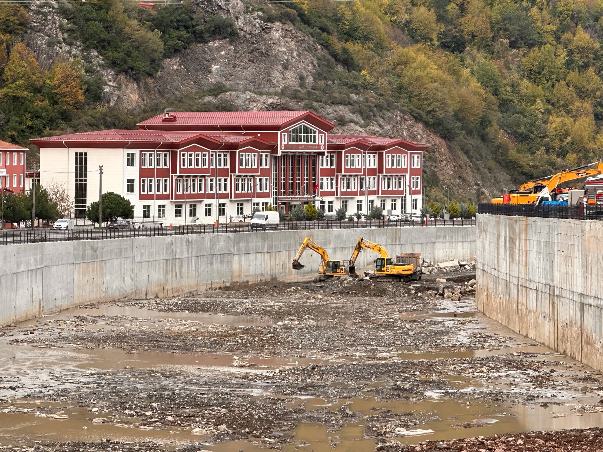 F B I M G 1765562337122