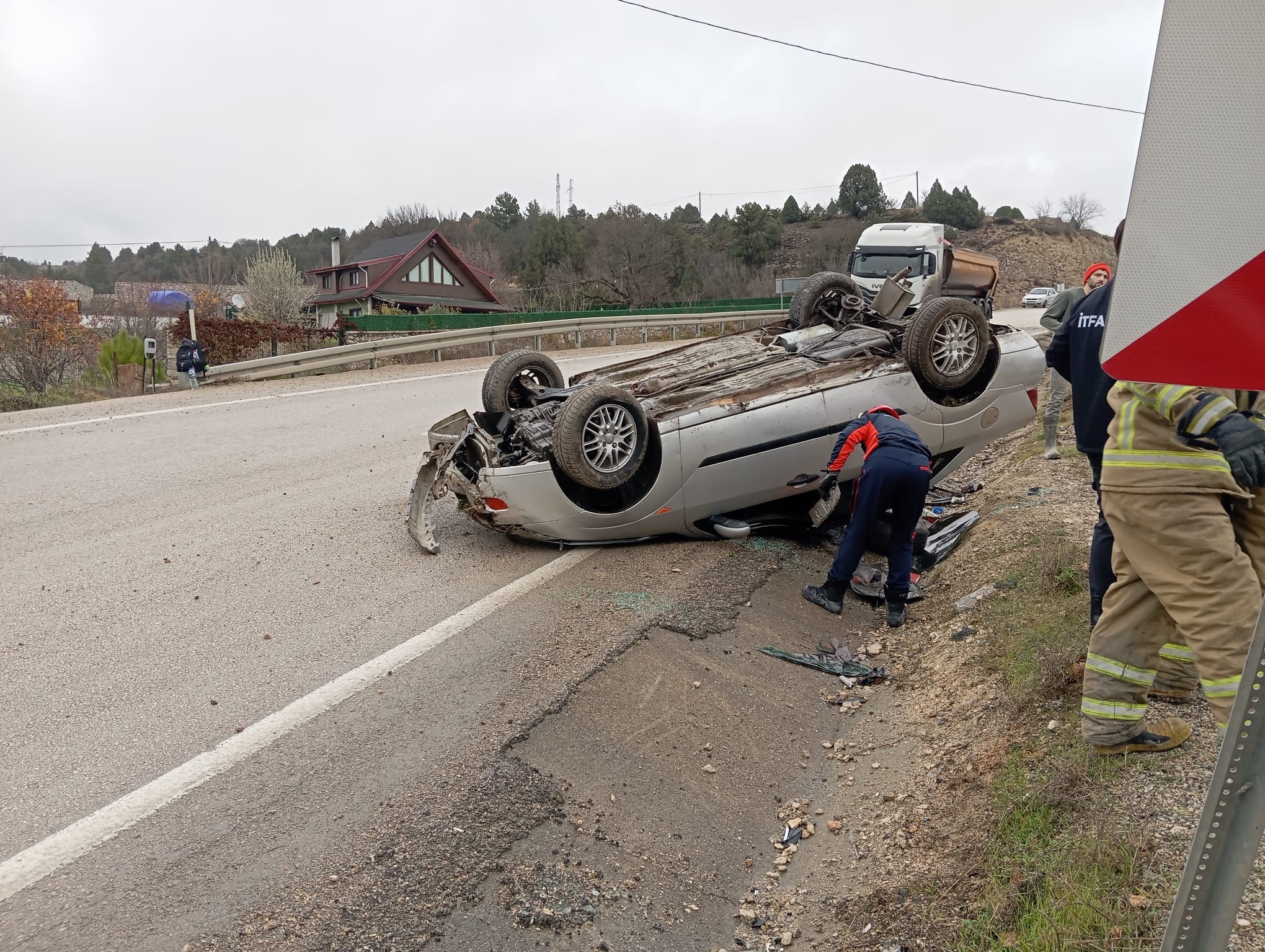 Kastamonu Plakalı Araç Takla Attı, Sürücü Yara Almadan Kurtuldu (2)