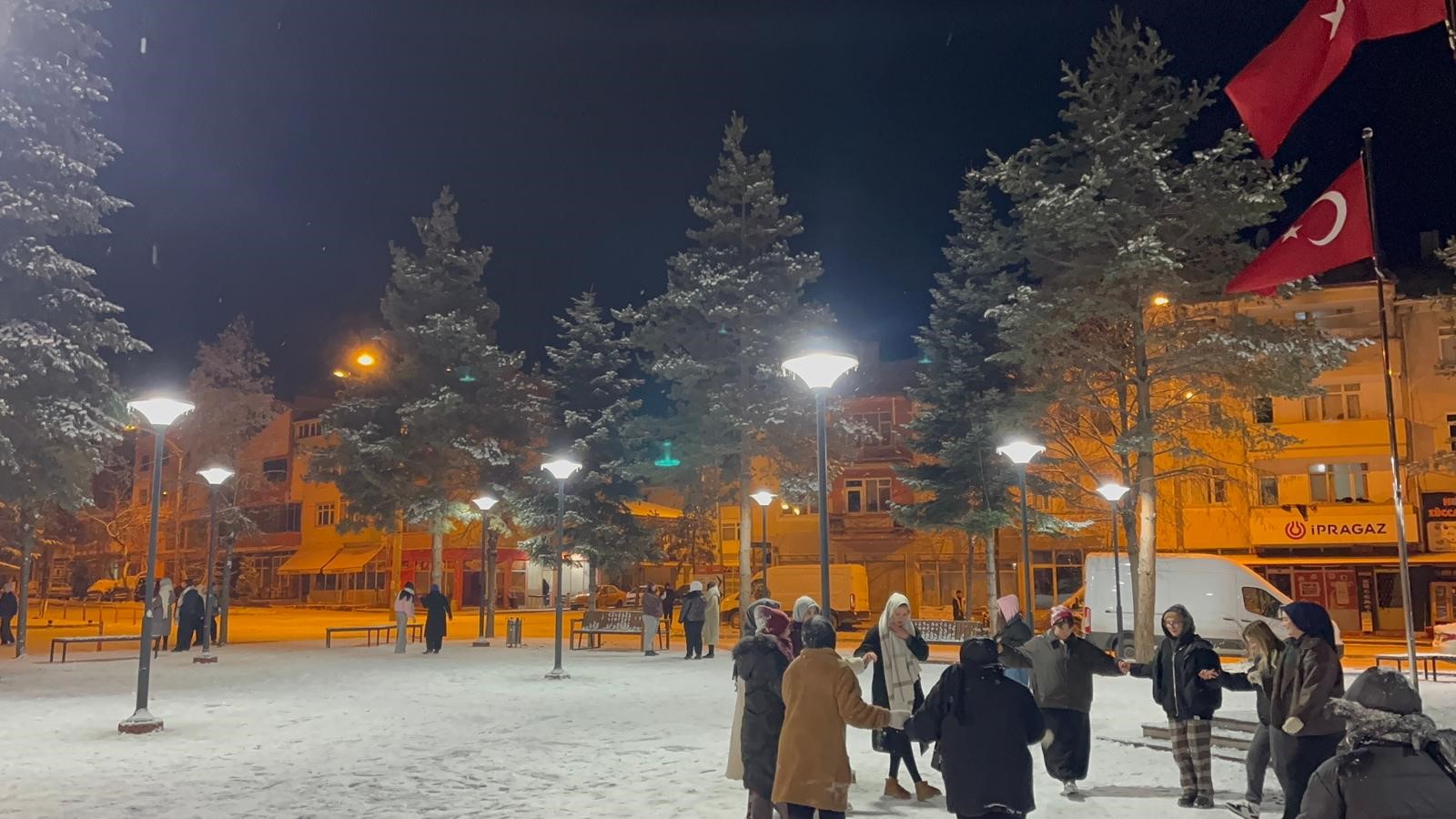 Kastamonu’da Kar Coşkusu Kimi Halay Çekti, Kimi Kar Topu Oynadı (1)