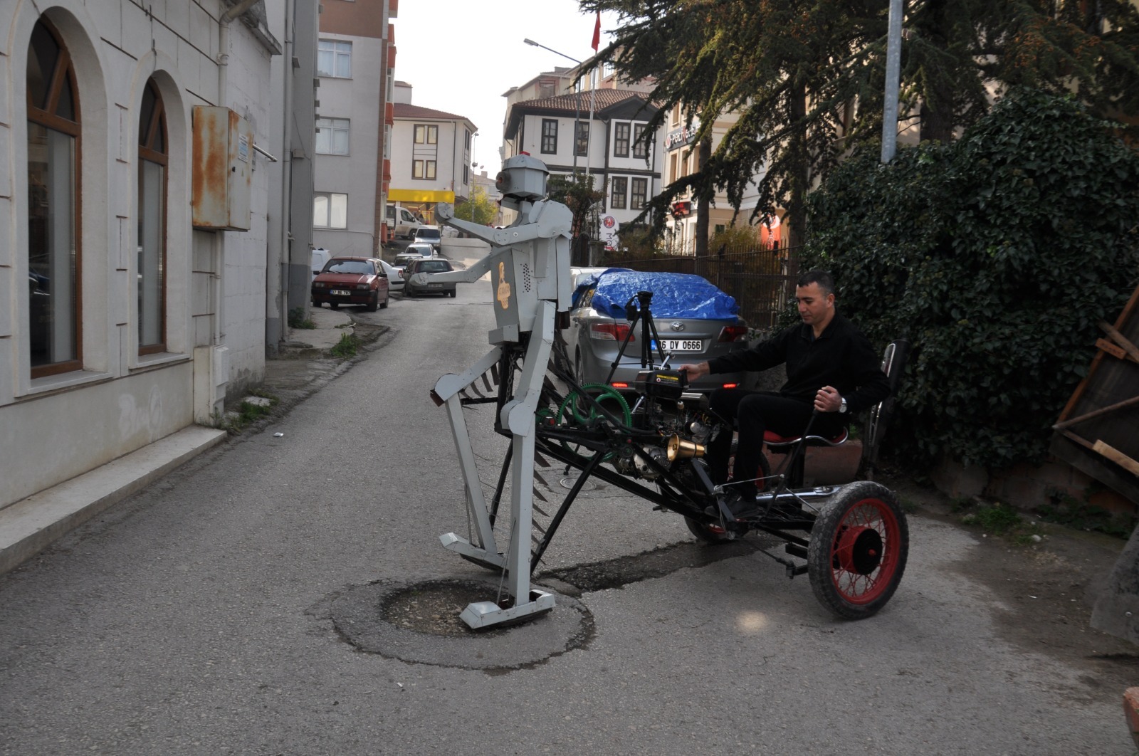 Kastamonulu Mucit Hurda Parçalardan Robot Yaptı (2)