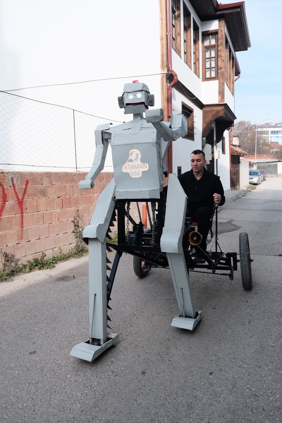 Kastamonulu Mucit Hurda Parçalardan Robot Yaptı (3)