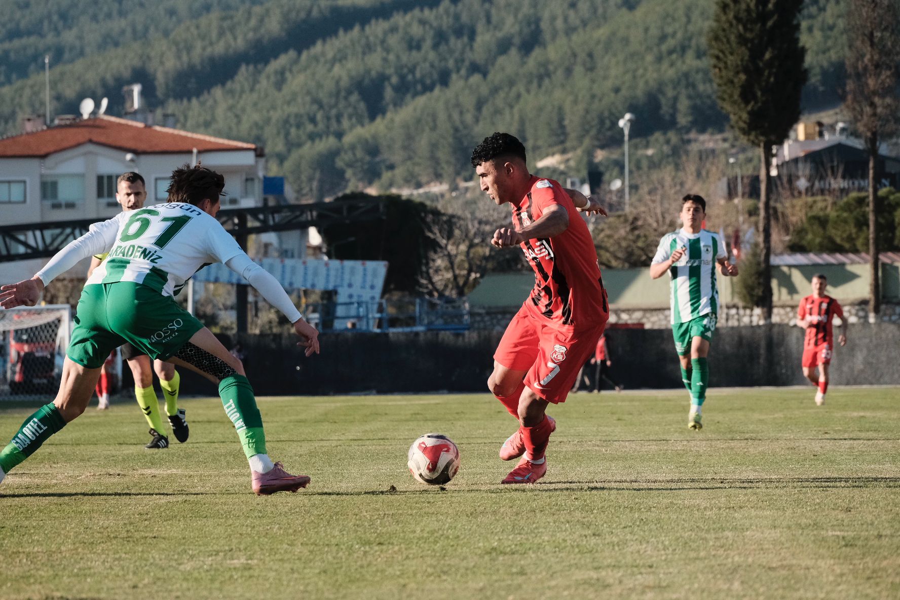 Kırmızı Siyahlılar Rakibine Sahayı Dar Etti (1)
