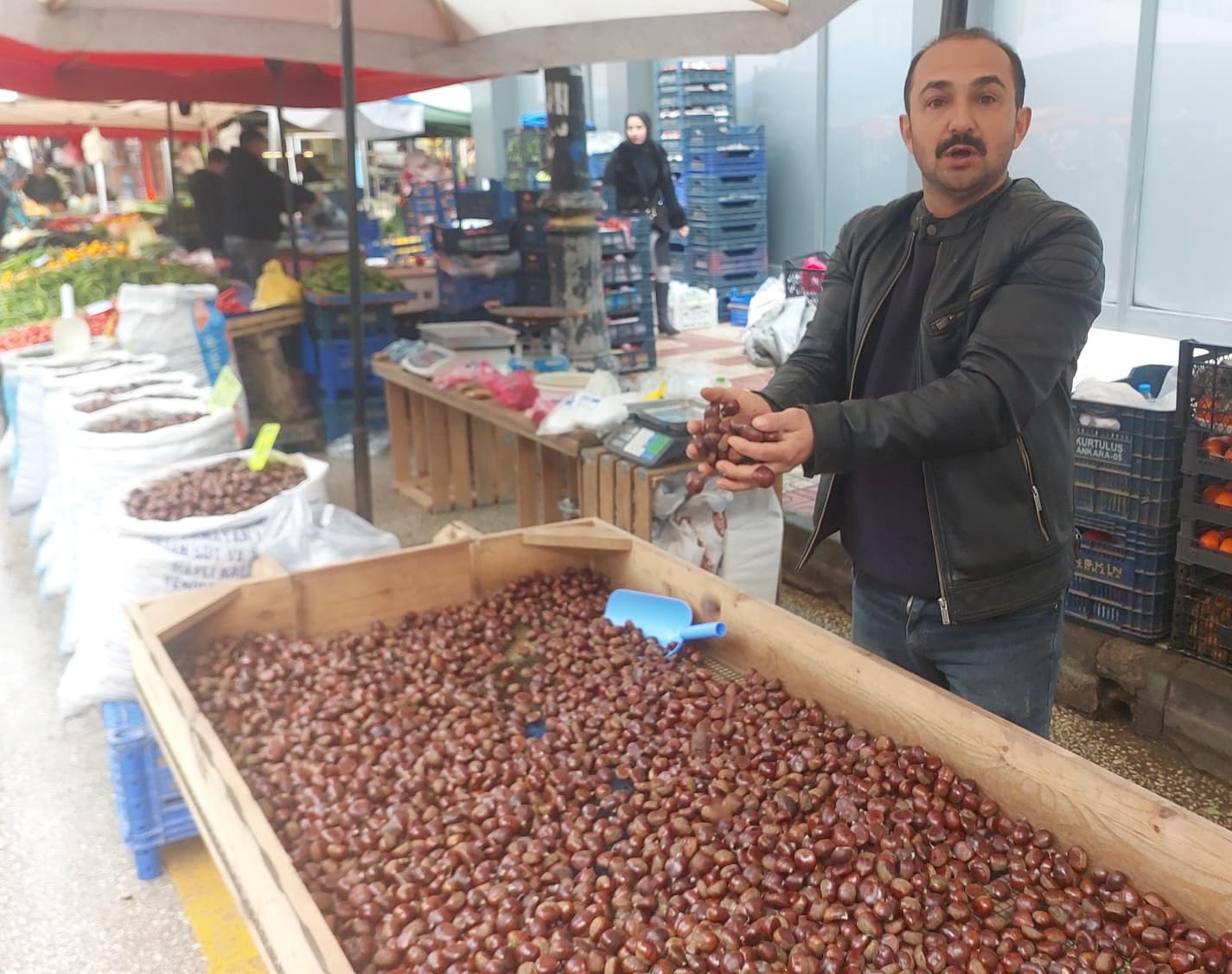 Salı Pazarı’nda Kestane Ve Ceviz Bolluğu… (1)