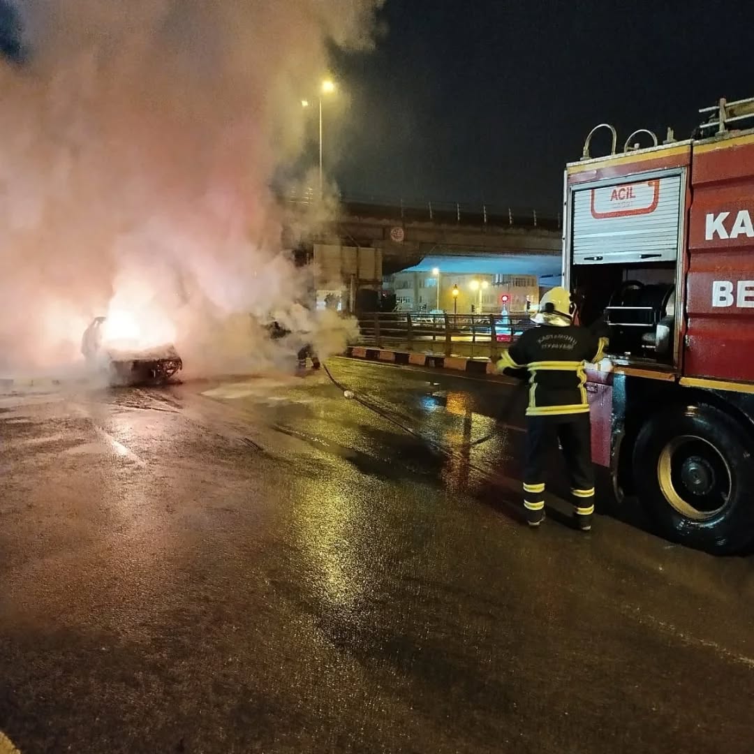 Sunta Kavşağı Otomobil Küle Döndü (3)