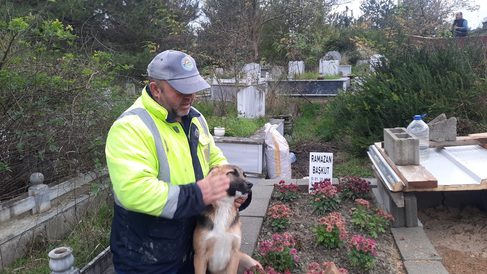 Vefat Eden Sahibinin Mezarından 48 Gündür Ayrılmıyor (2)