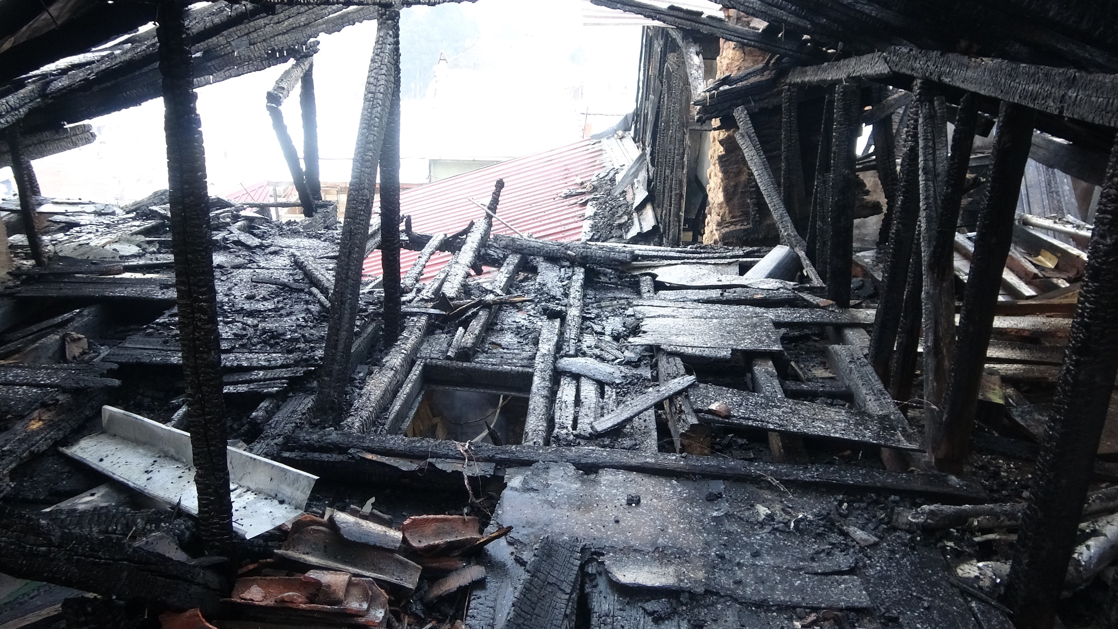 Alev Alev Yanan Tarihi Konaktan Geriye Duvarları Kaldı (1)