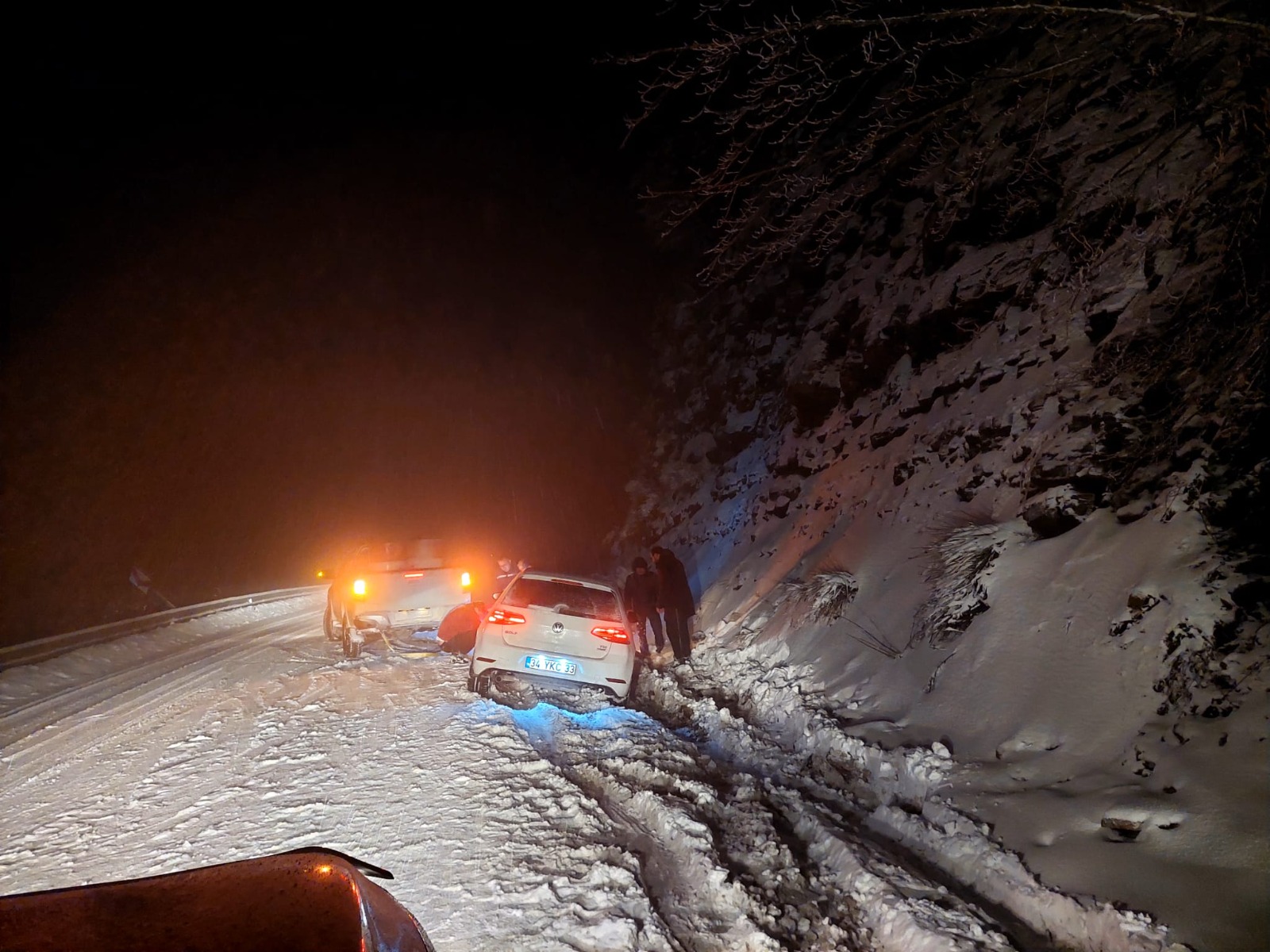 Bozkurt’ta Şarampole Kaydı, Özel İdare Ekipleri Kurtardı (1)-1