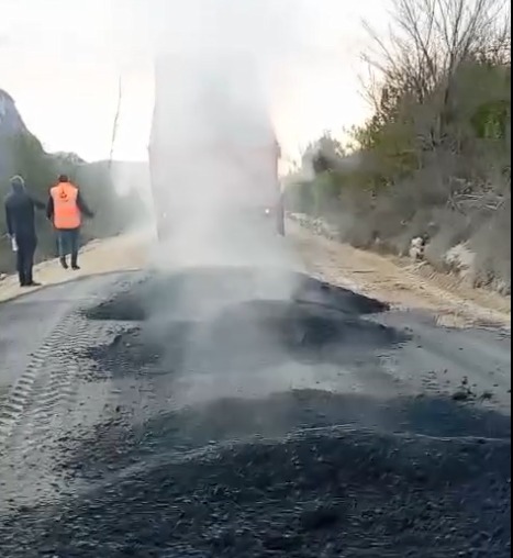 Cide’de Servis Yolunun Asfaltlanmasına Başlandı (1)