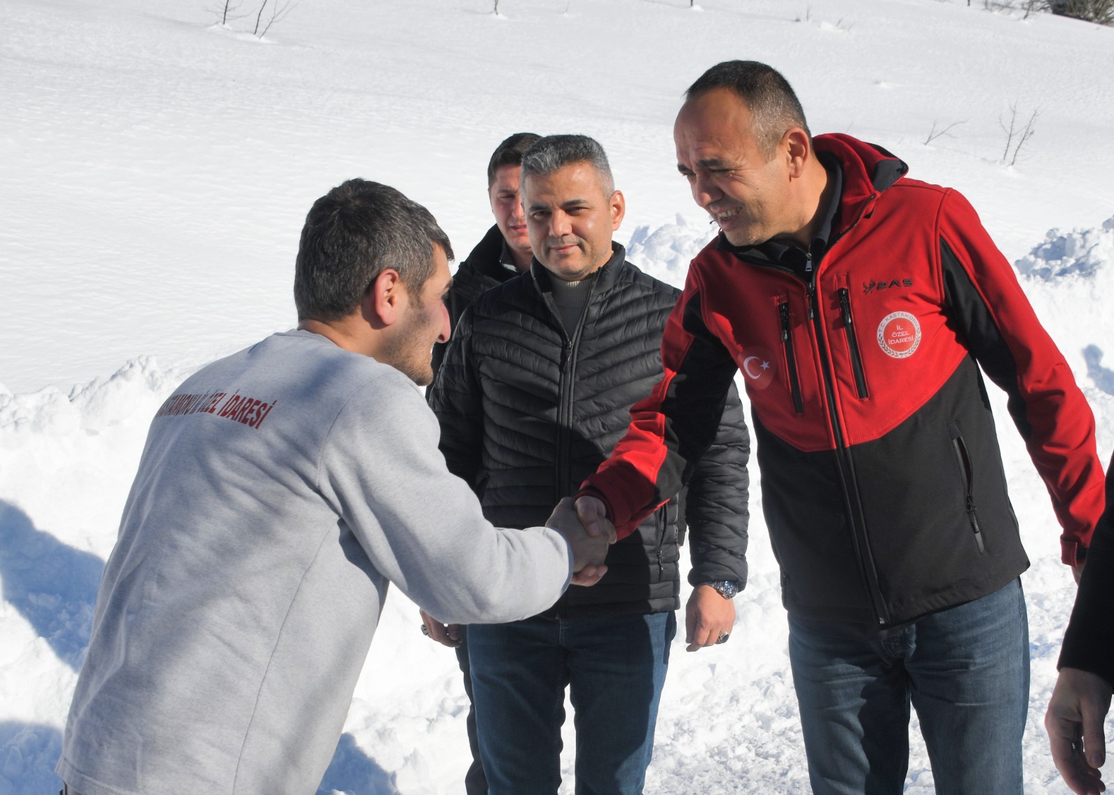 Genel Sekreter Sinsi, Köy Yolları Için Sahada (1)