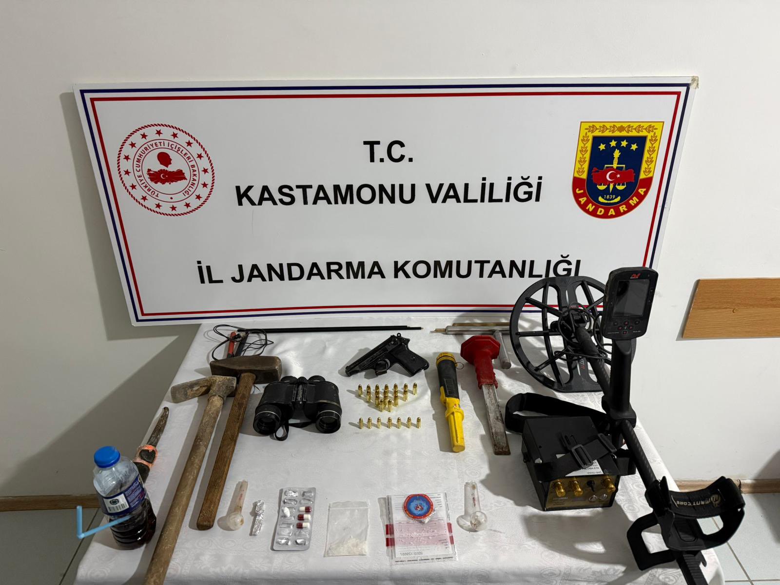 Kafayı Bulan Defineciler Yakalandı