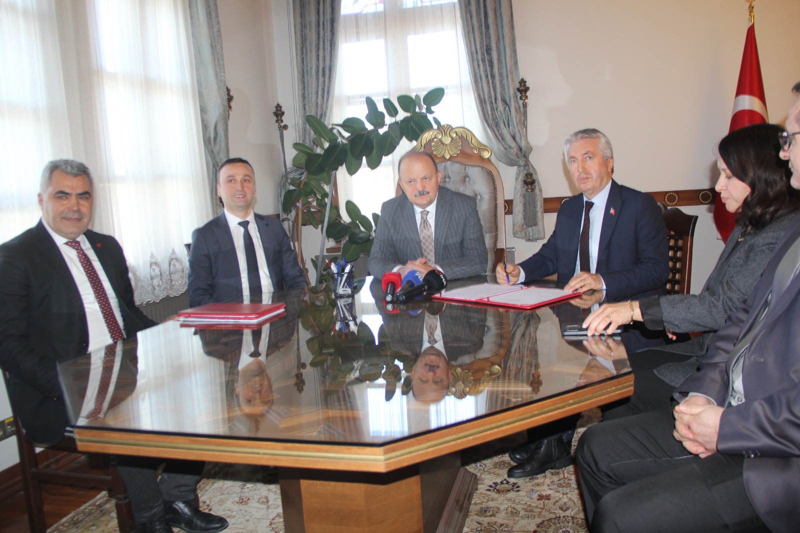 Kastamonu Valiliği’nde Milyonluk Projelerin Imzası Atıldı (2)