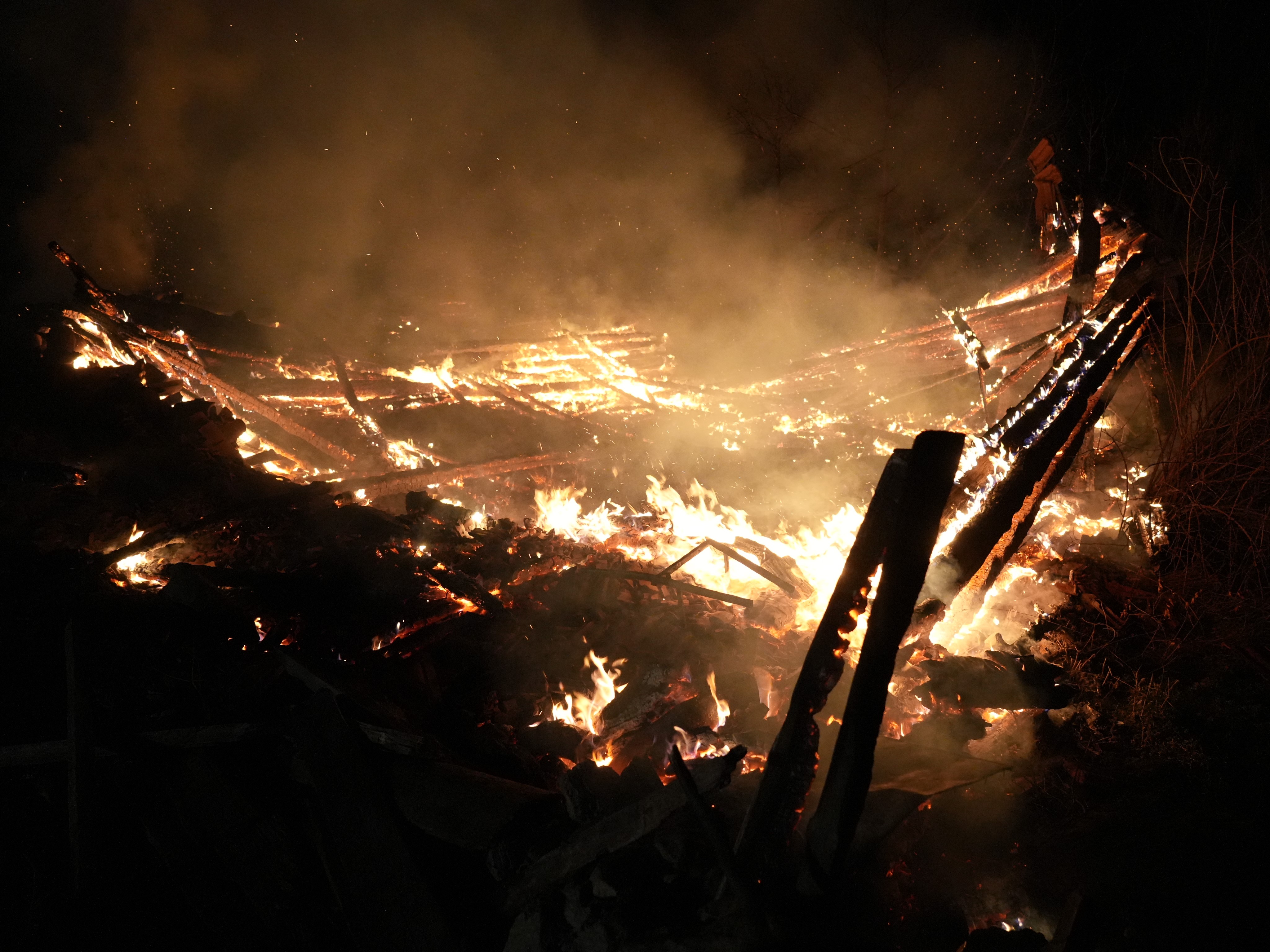 Kastamonu’da 3 Ev, 2 Samanlık Yandı (2)