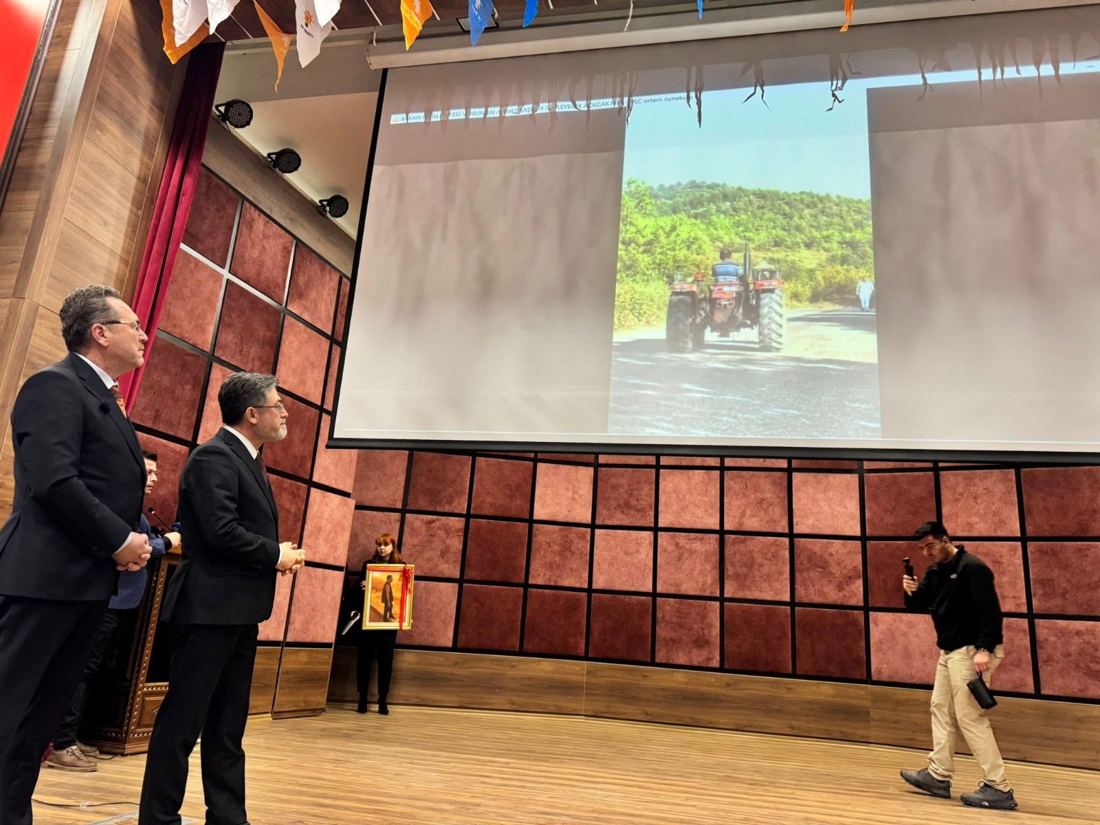 Kastamonulu Bakanı Duygulandıran Hediye! (2)