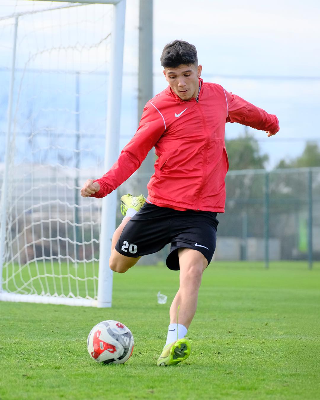 Kırmızı Siyahlılar Kamp Çalışmalarına Başladı (3)