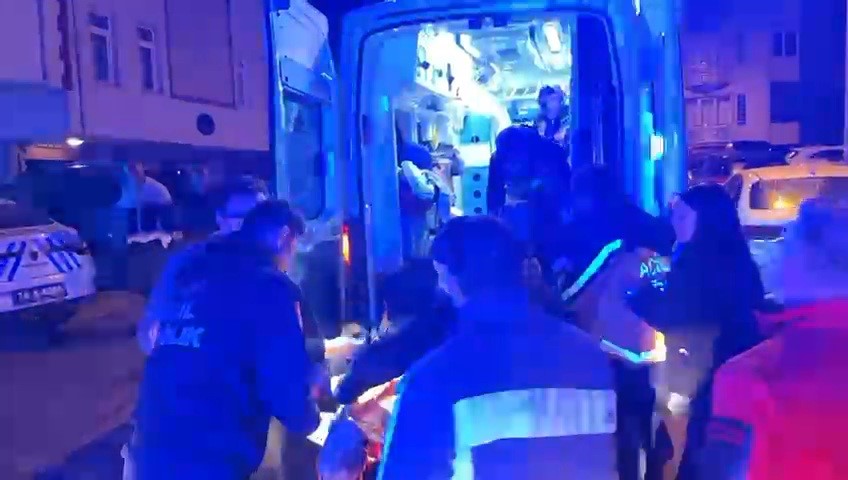 Komsu'da Sıcak Saatler Baba Rastgele Ates Acti (1)