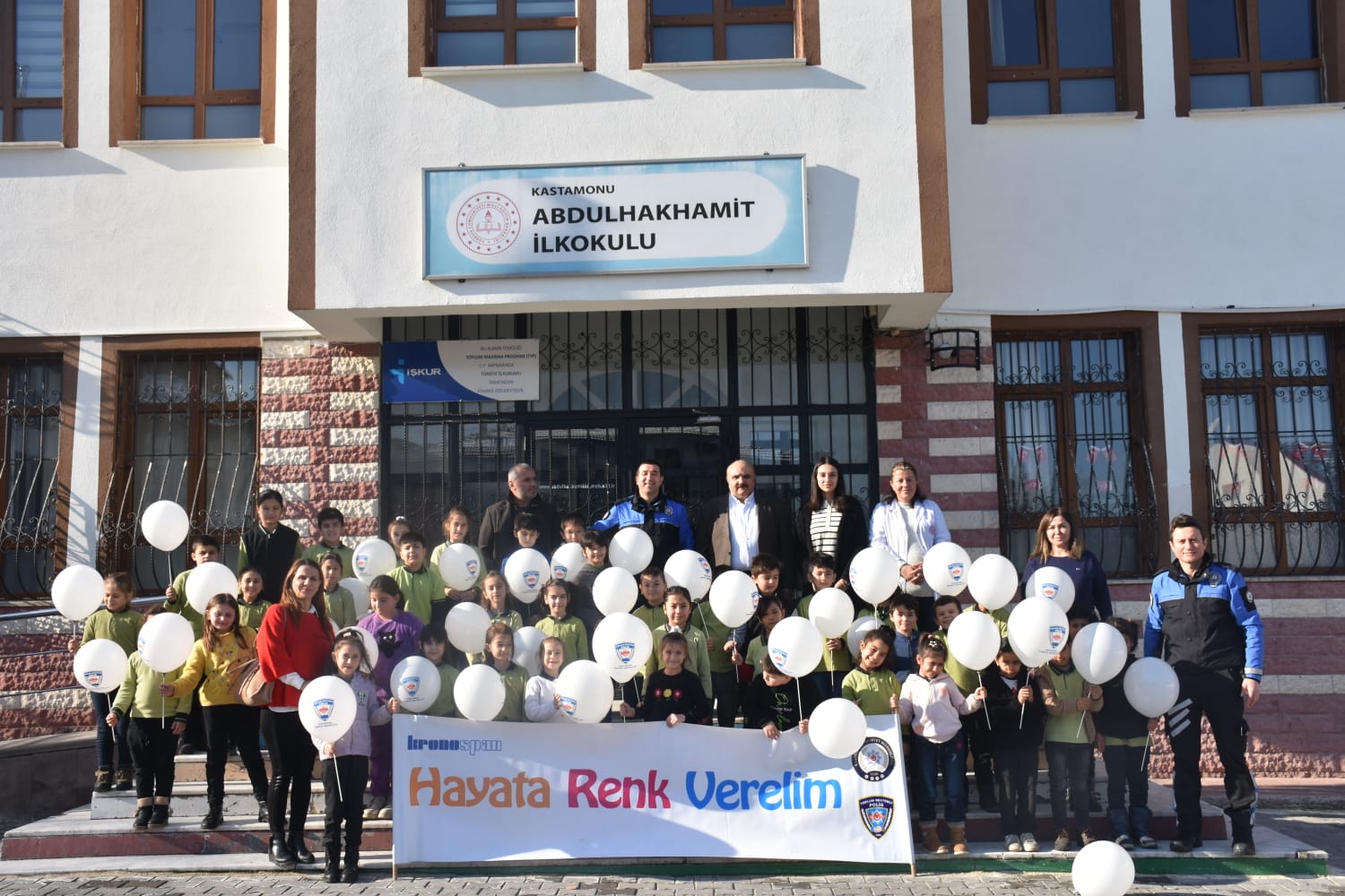 Toplum Destekli Polislik Şube Müdürlüğü’nden Öğrencilere Karne Hediyesi… (1)