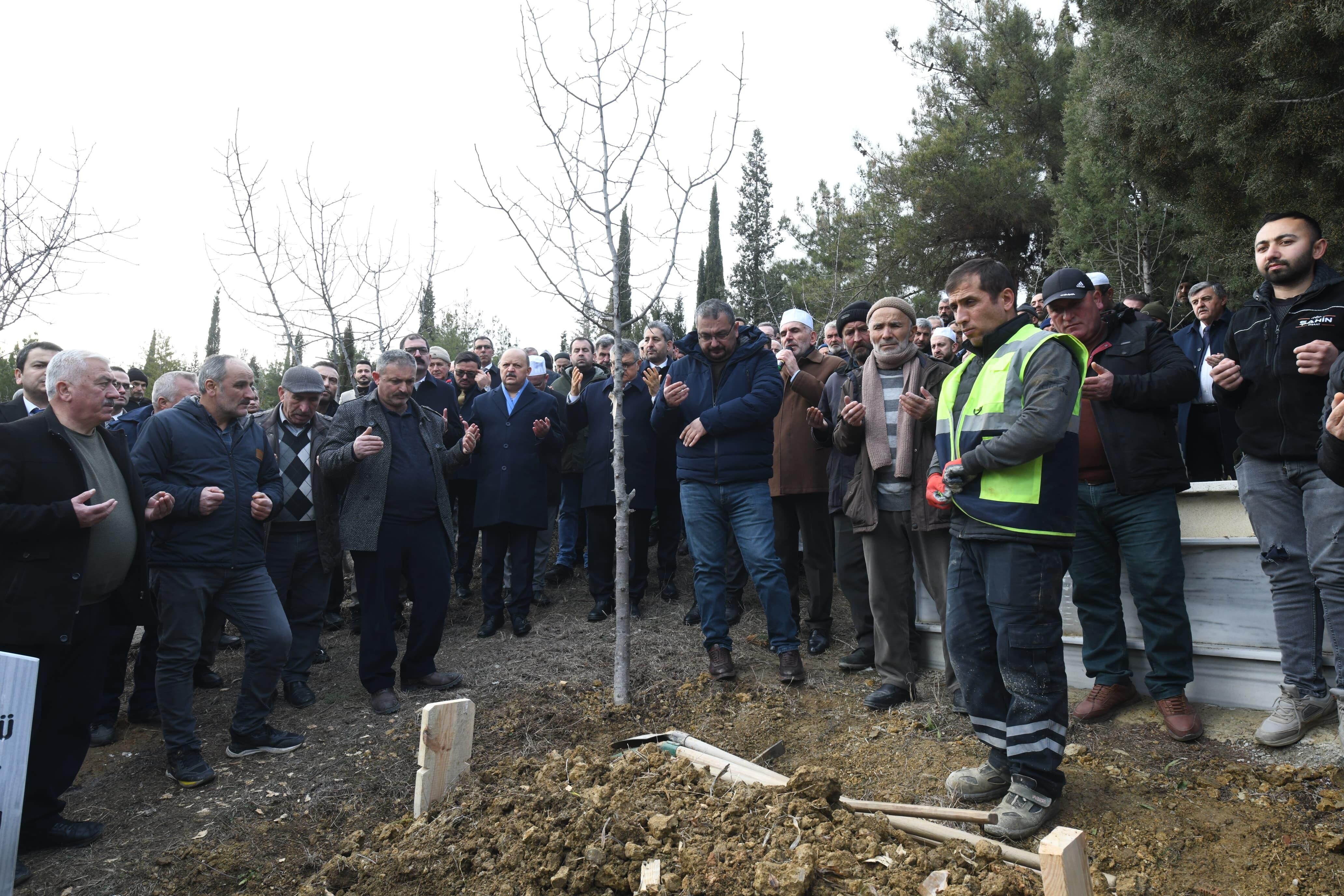 Valisi Meftun Dallı’nın Kayınvalidesi Boyabat’ta Defnedildi (3)