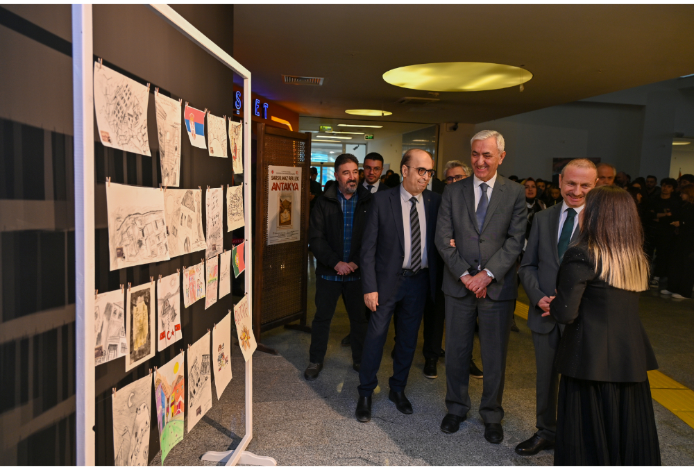 350 Sanatçı Posta Sanatıyla Asrın Felaketini Anlattı (2)