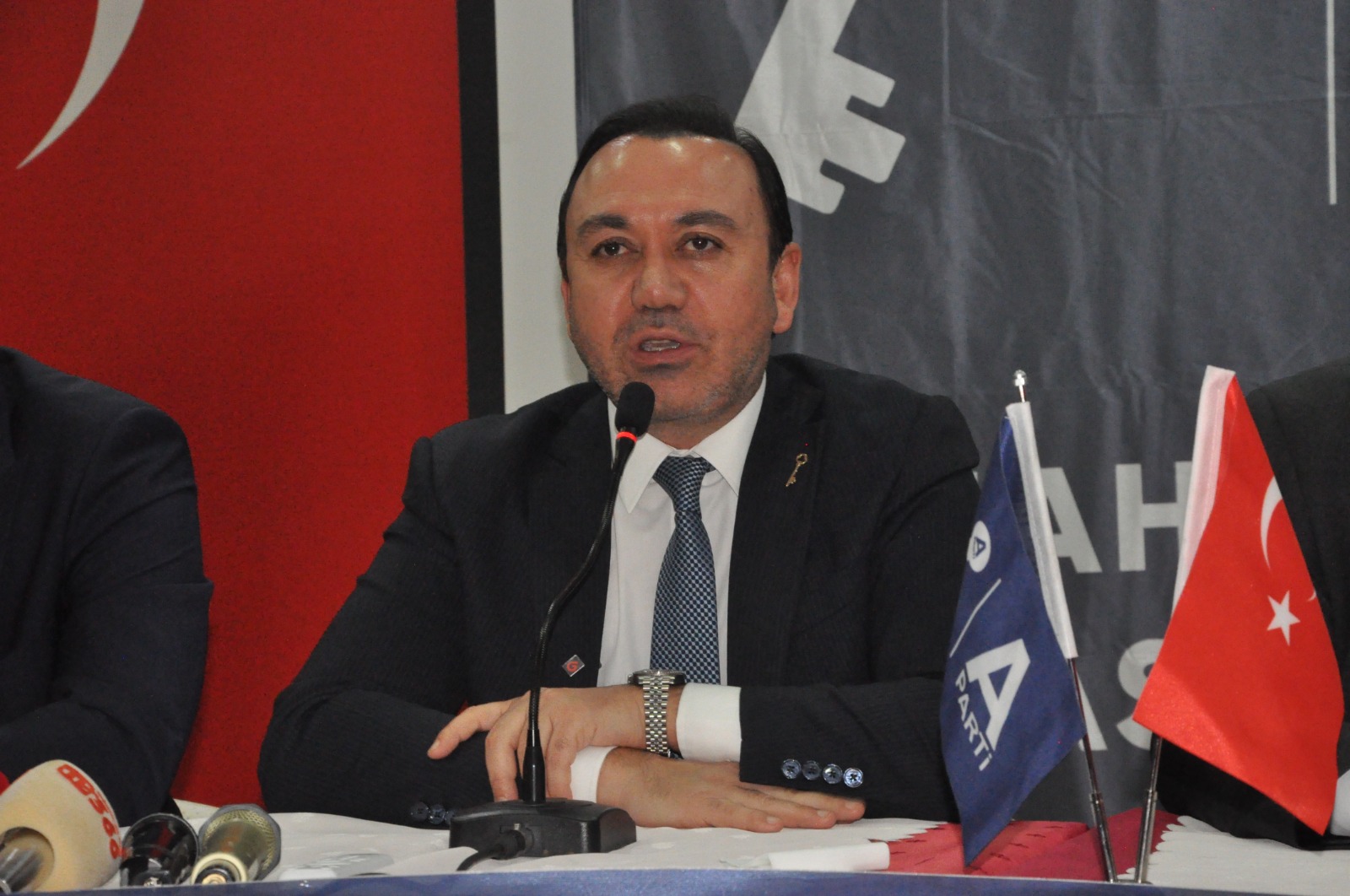 Anahtar Parti Rozet Takma Toreni (1)