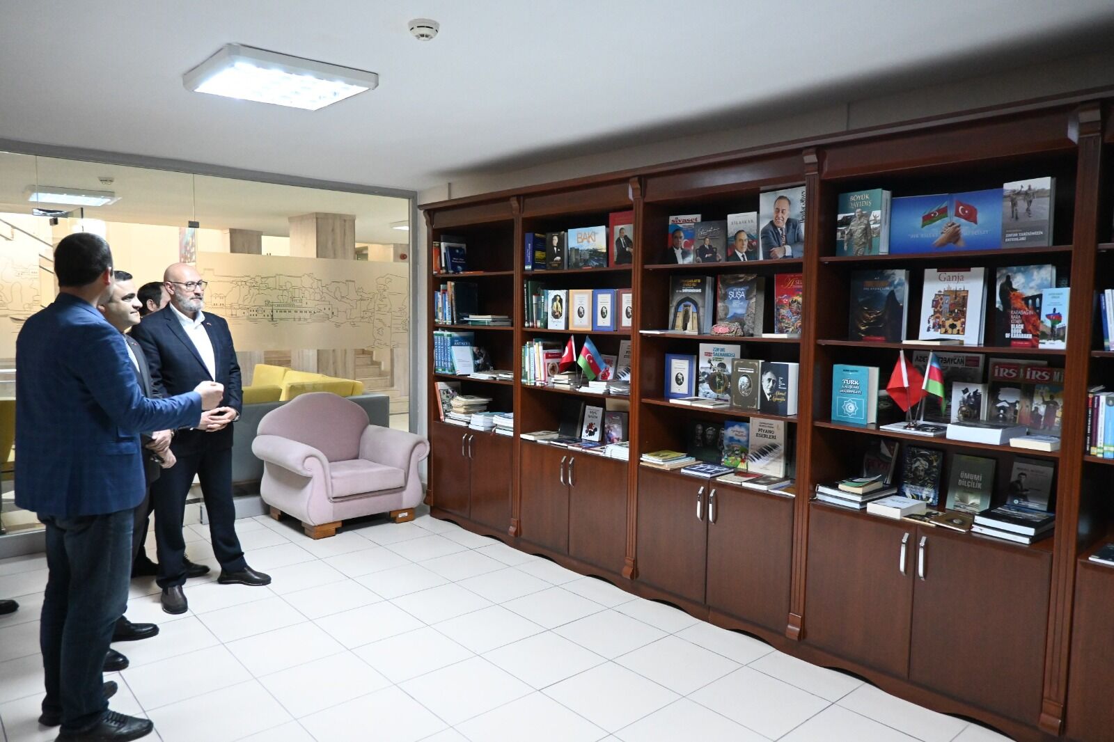 Antalya Halk Kütüphanesi'ne Azerbaycan Kültürüne Dair Kitap Bağışı (1)