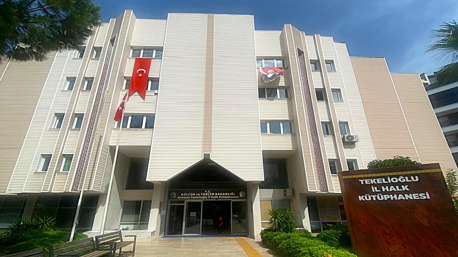 Antalya Halk Kütüphanesi'ne Azerbaycan Kültürüne Dair Kitap Bağışı (4)