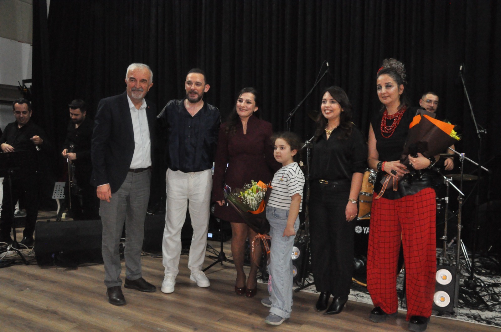 Aşk Şarkıları Gecesinde Salon Tıklım Tıklımdı (3)