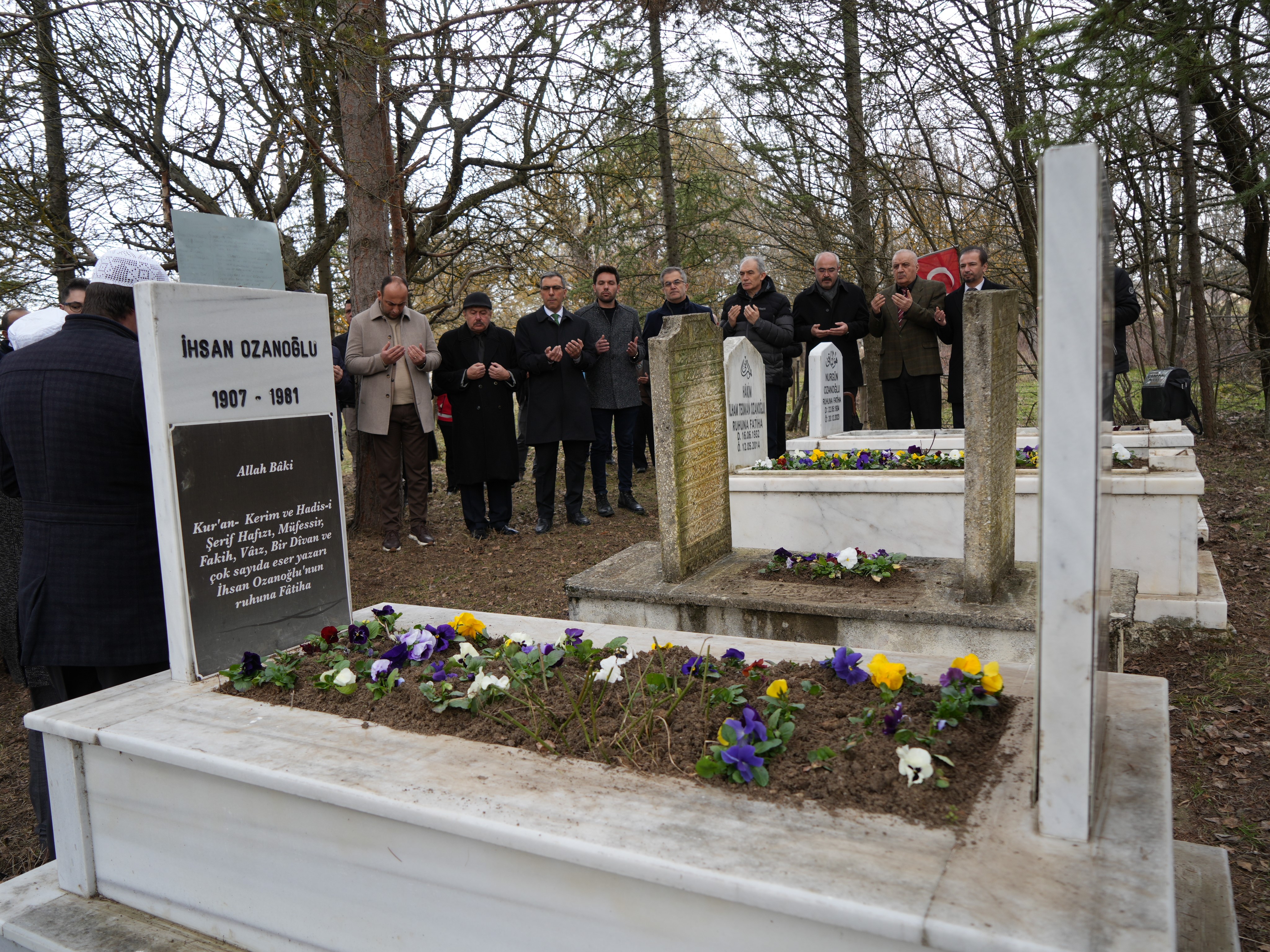 Halk Ozanı İhsan Ozanoğlu Vefatının 45. Yılında Dualarla Anıldı (3)