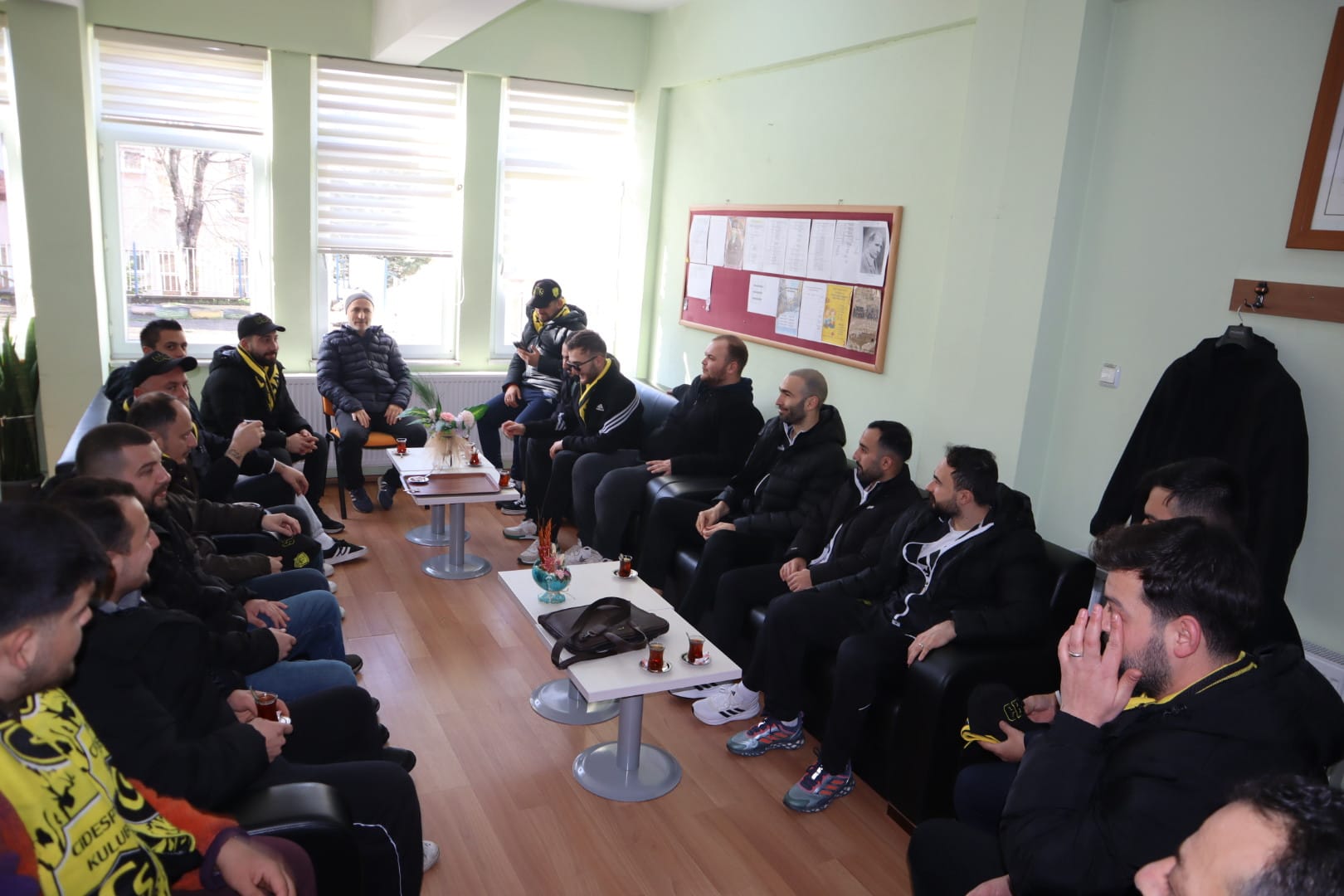 Havuzbaşı Tayfa’dan Cideli Öğrencilere 'Bot Ve Mont' Yardımı (3)