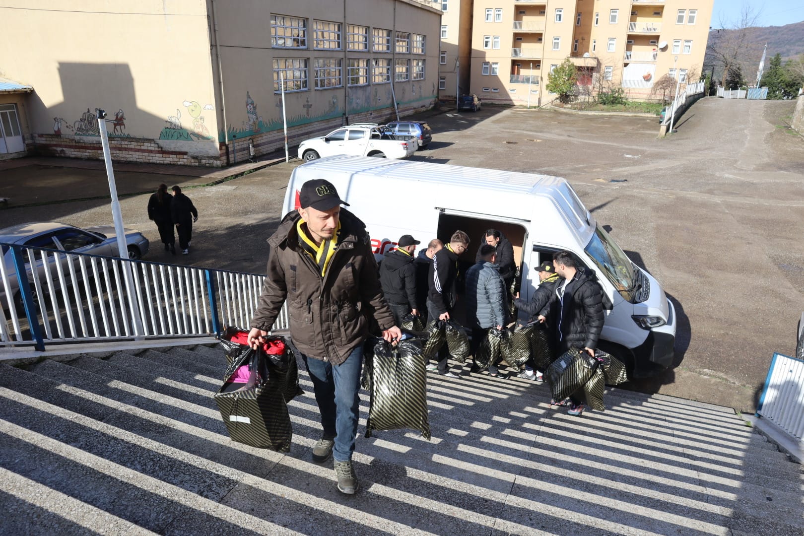 Havuzbaşı Tayfa’dan Cideli Öğrencilere 'Bot Ve Mont' Yardımı (4)