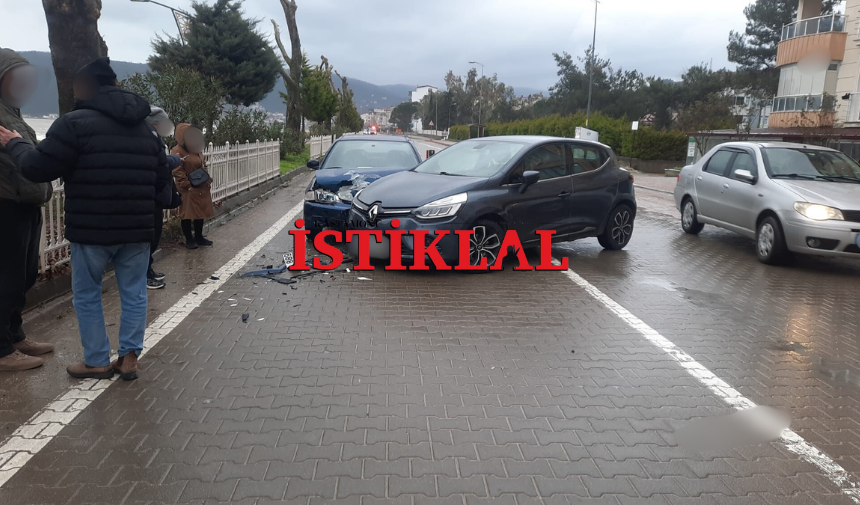 İki Araç Sahil Yolunda Çarpıştı 2 Yaralı (2)