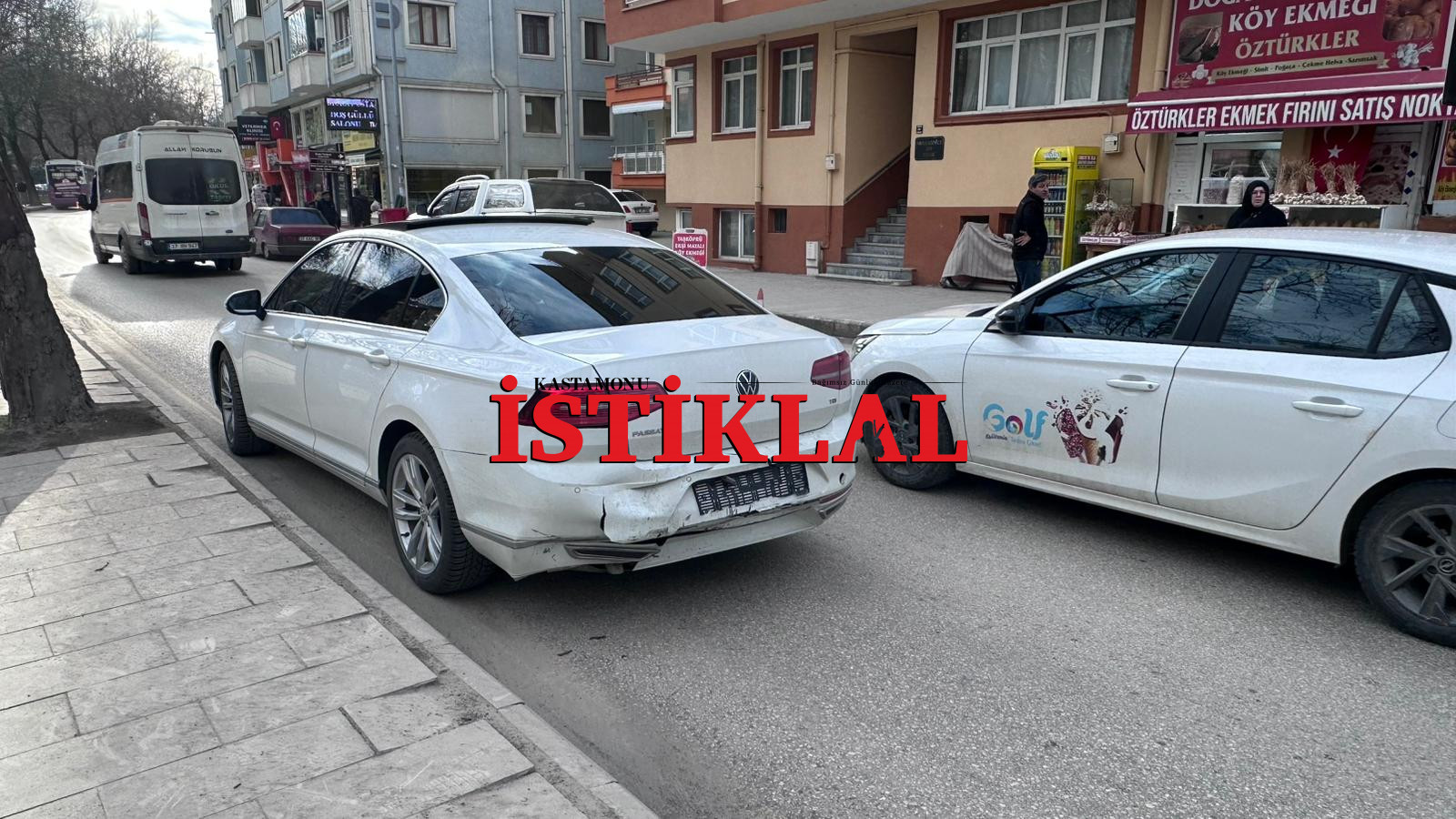 Iki Otomobil Carpıstı Maddi Hasarlı Kaza Istiklal (3)
