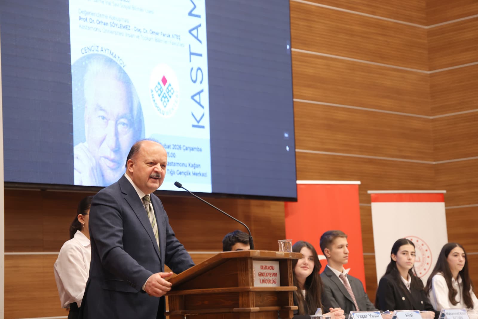 Kastamonu Dünyaca Ünlü Yazar Aytmatov’u Ele Aldı (2)