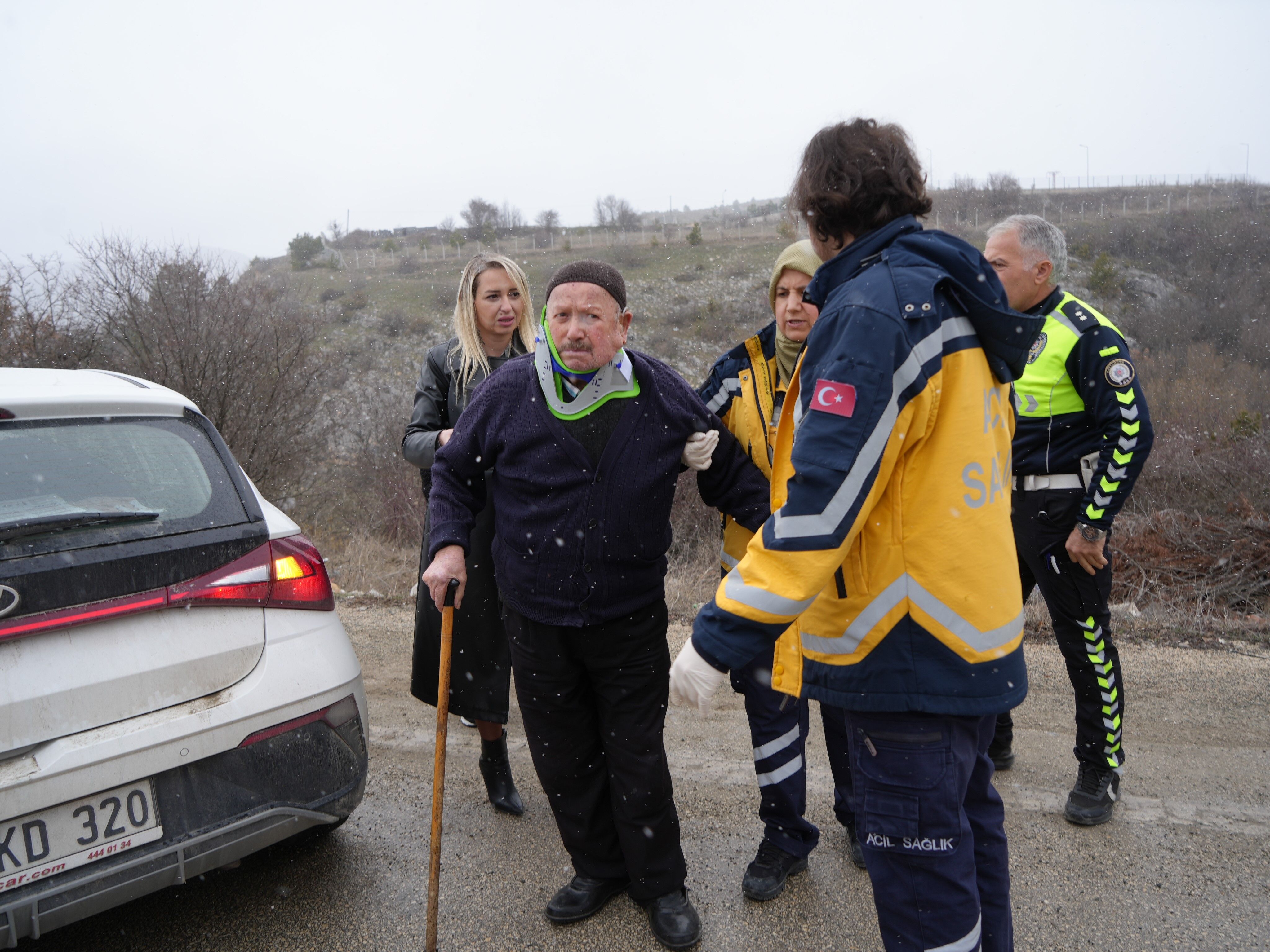 Kastamonu'da Virajı Alamayan Otomobil Ağaca Çarptı 3 Yaralı (1)