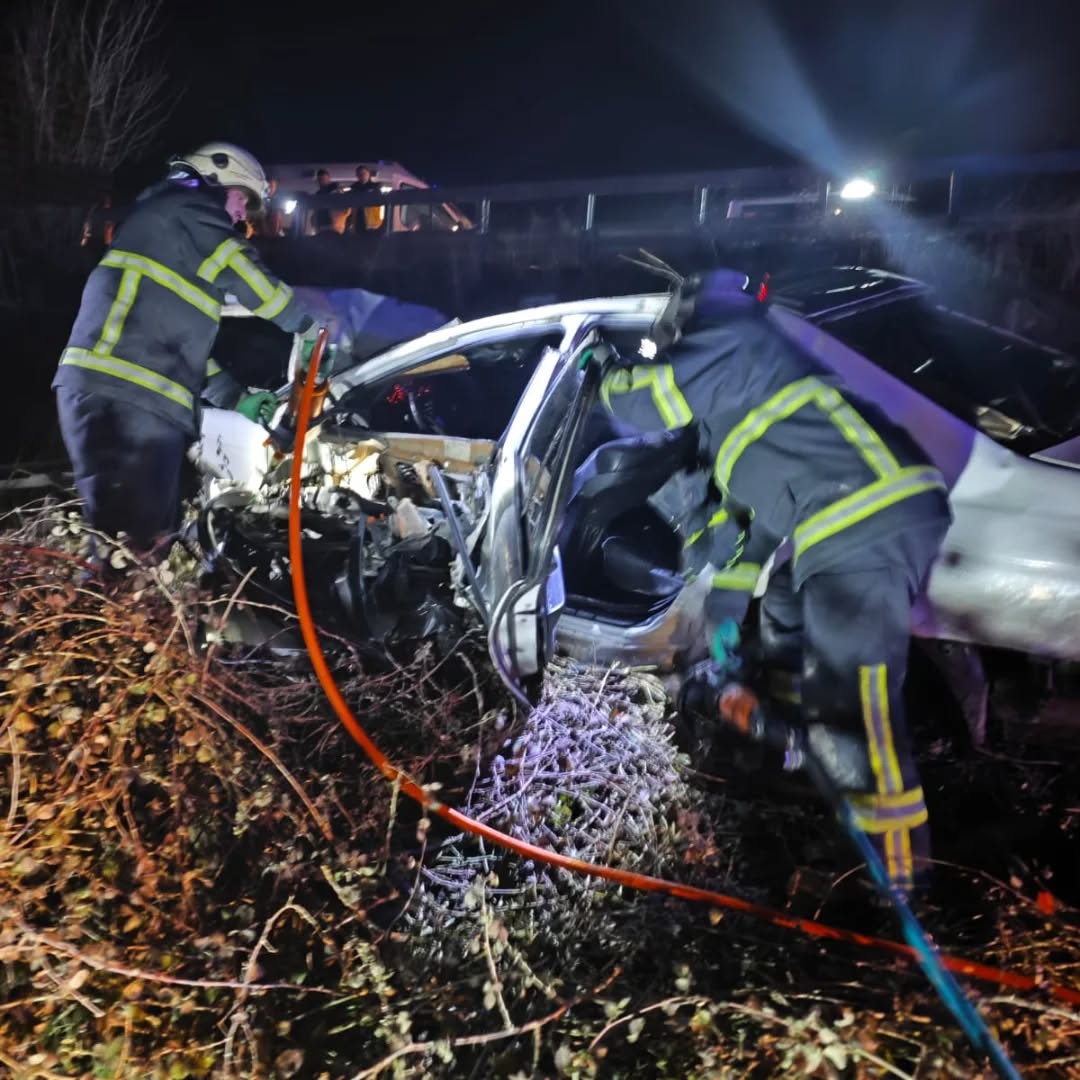 Otomobil Şarampole Devrildi 4 Yaralı (2)