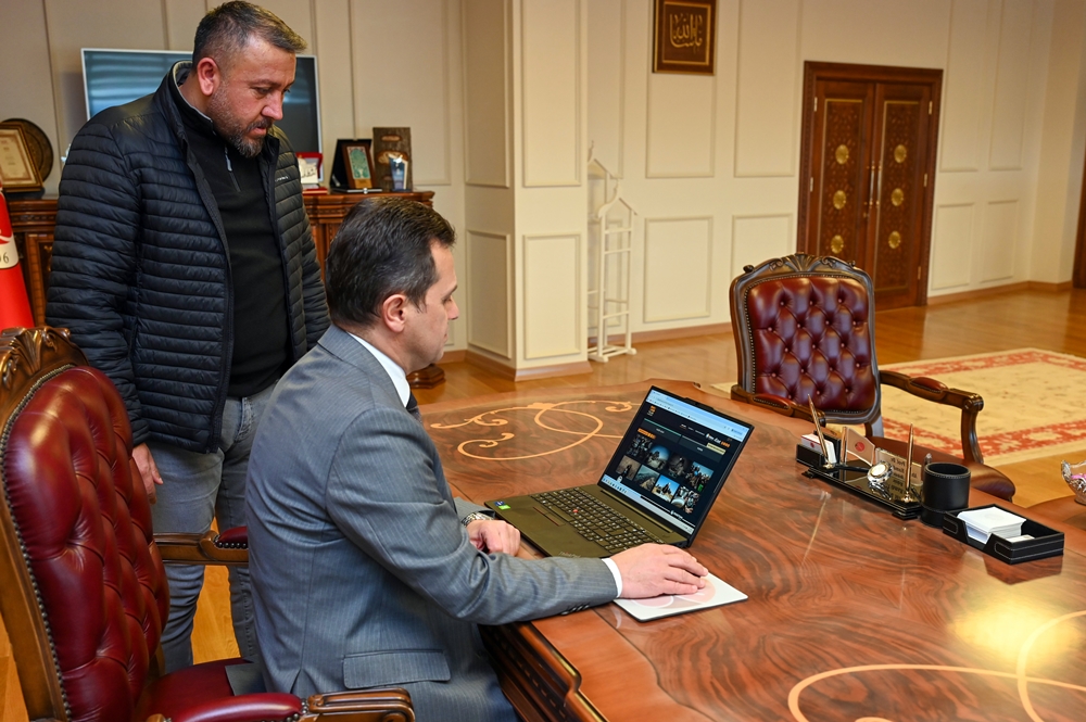 Rektör Topal Oyunu Kullandı (1)