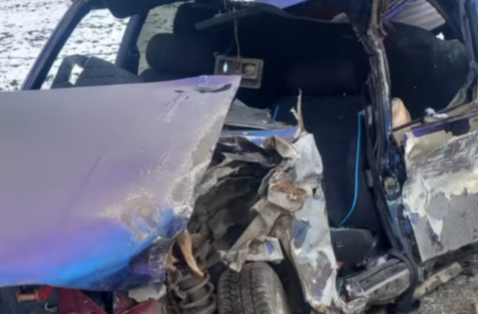 Trafik Kazasında Bir Araç Hurdaya Döndü; Yaralılar Var (2)