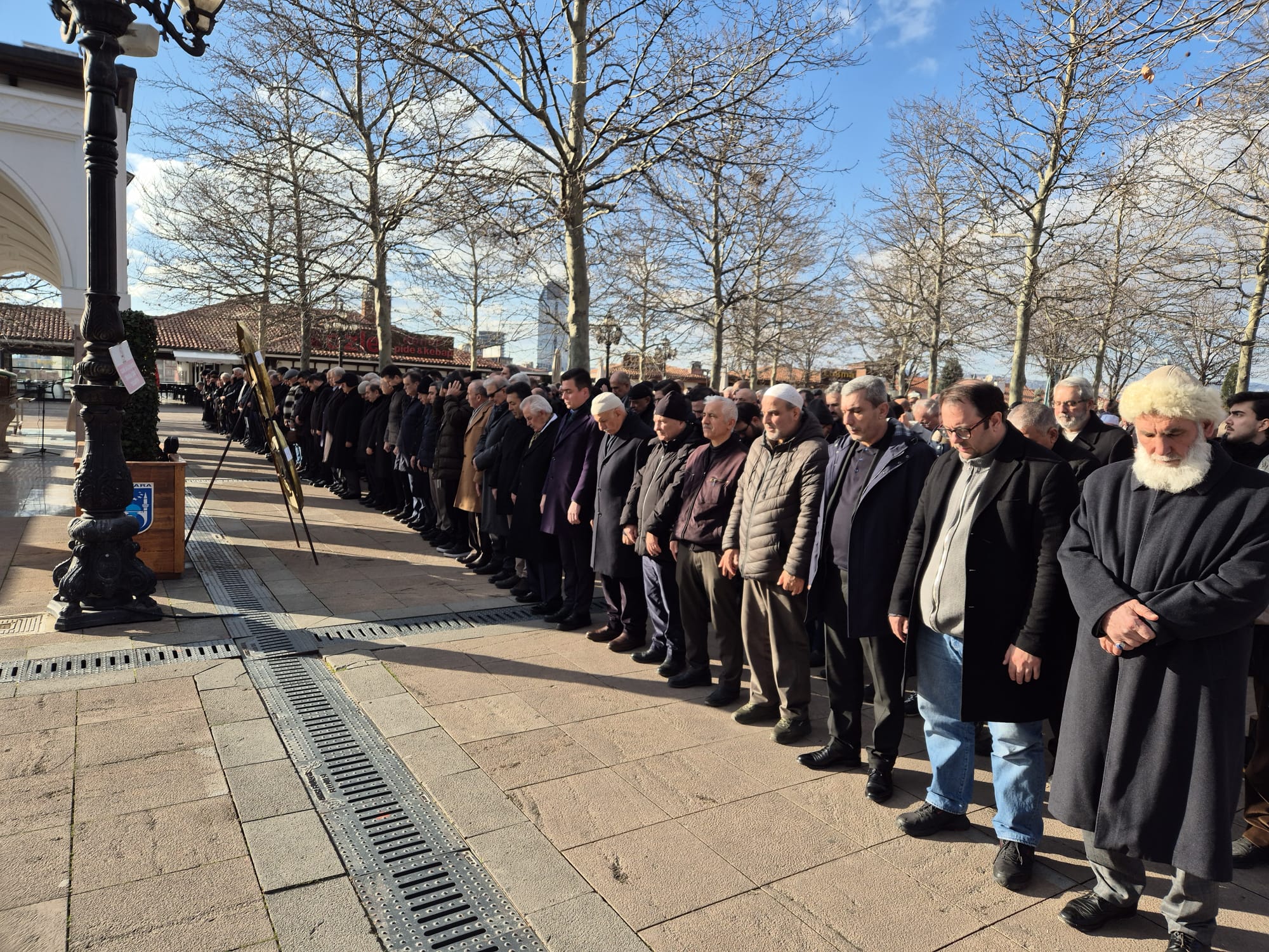 Ugur Barut Eşi Topraga Verildi (1)