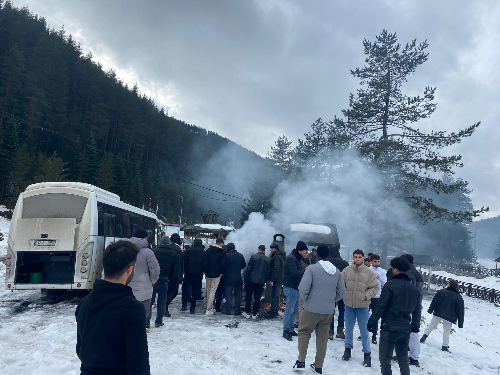 Üniversite Öğrencileri Karın Tadını Çıkardı (2)