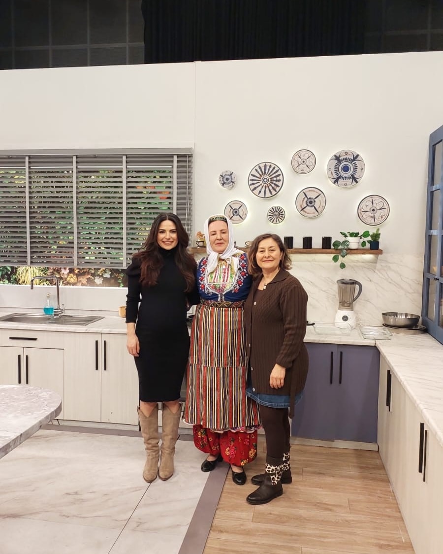 Yöresel Kıyafetini Giydi, Azdavay’ı Trt Türk’e Taşıdı (3)