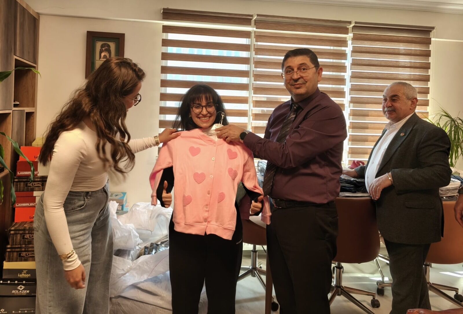 Anadolu Basın Birliği’nden Depremzede Çocuklara Bayramlık (1)