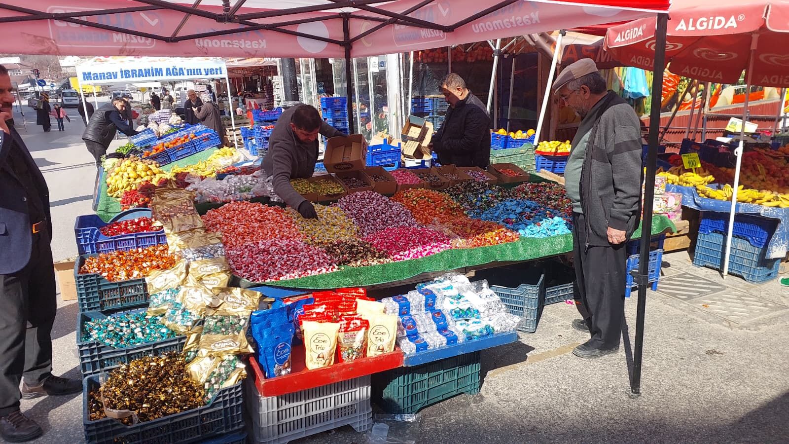 Bayram Alışverişi Çarşı Ve Pazarlarda Yoğunluk Oluşturdu (2)