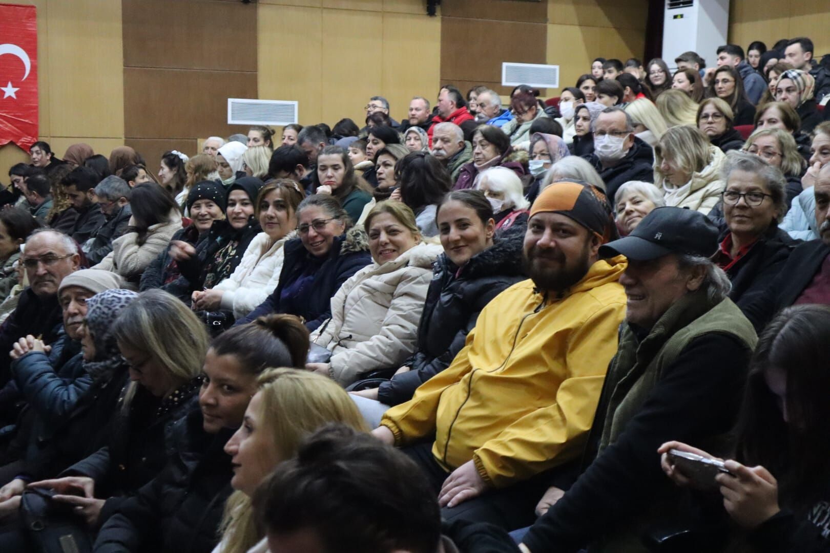 Cide Tiyatro Salona Sıgmadı (1)