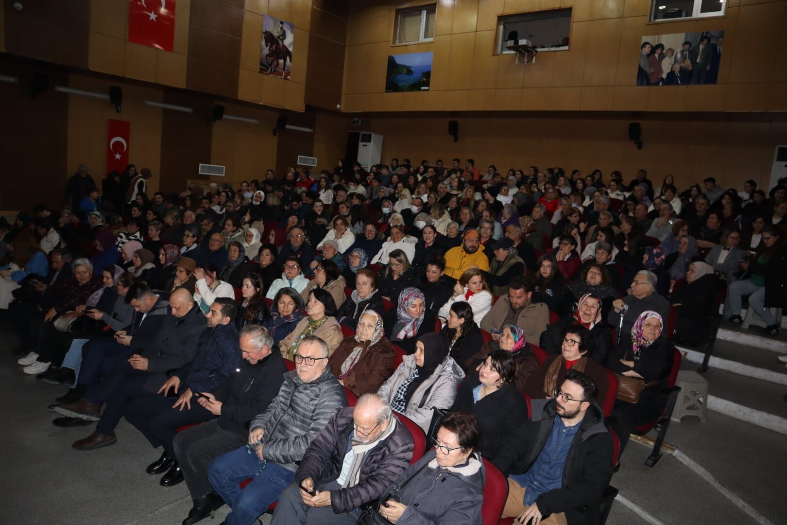 Cide Tiyatro Salona Sıgmadı (2)