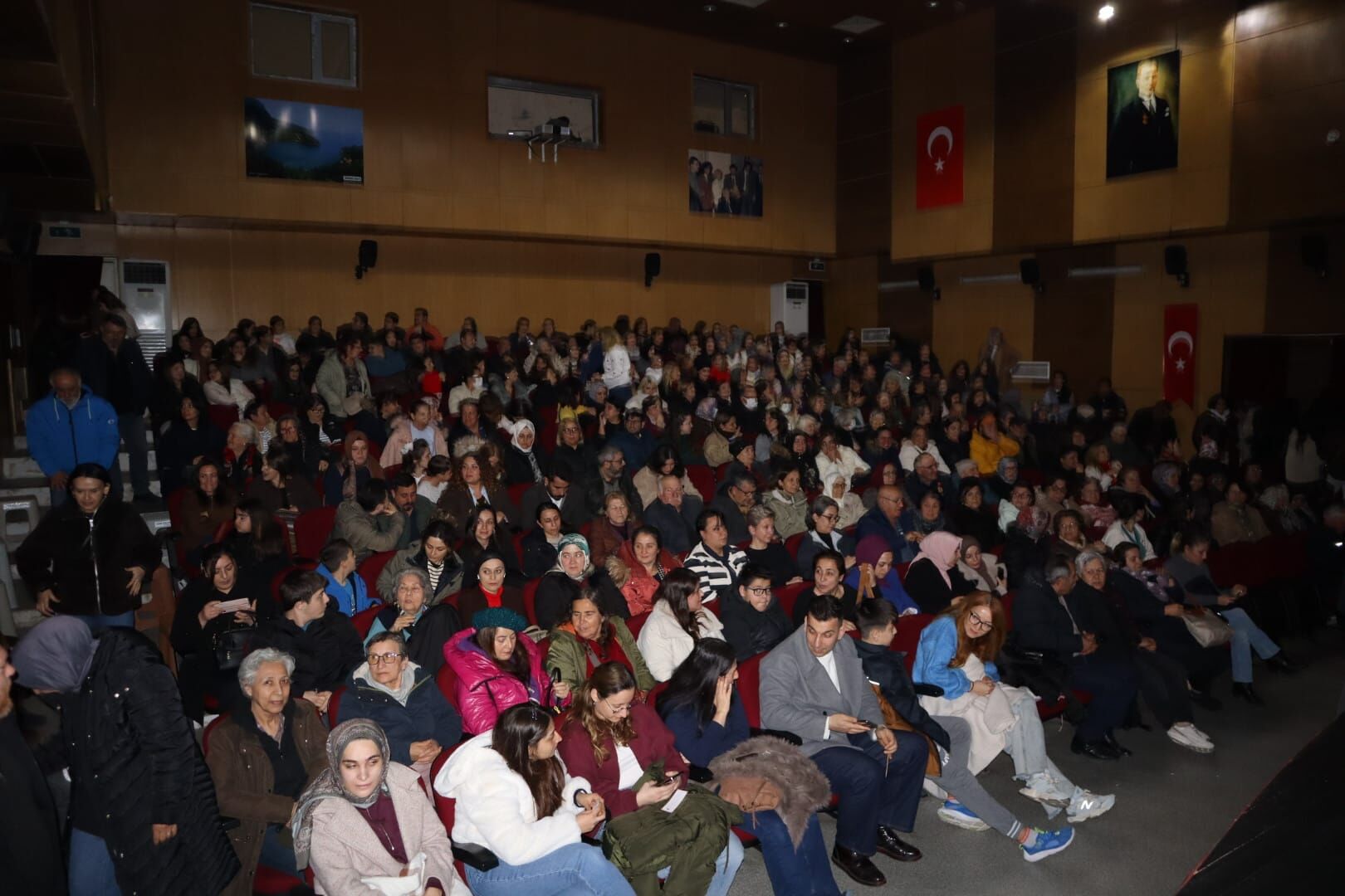 Cide Tiyatro Salona Sıgmadı (3)