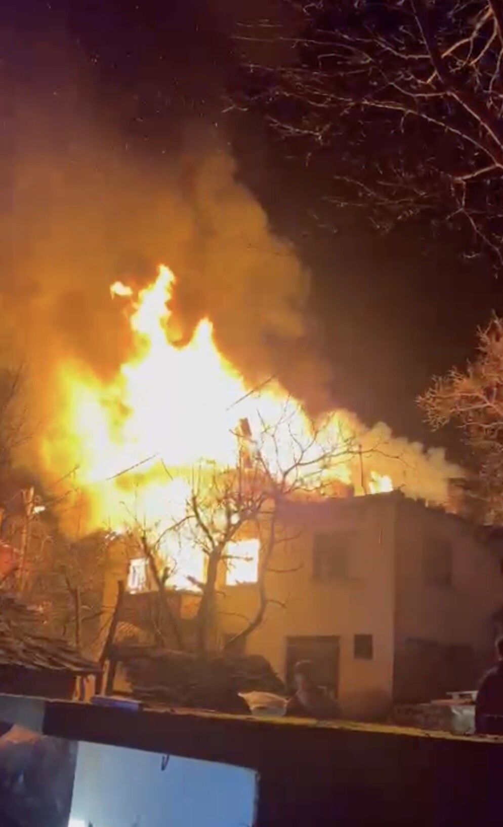 Inebolu 2 Katlı Ev Yandı (1)